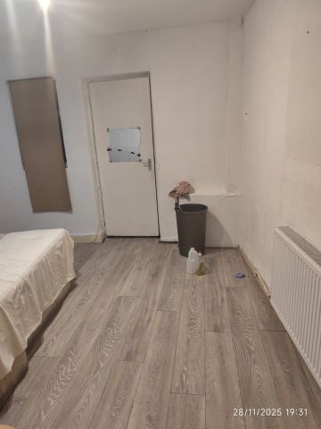 Studio Flat, Francis Road, E10 - Photo 4