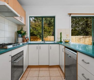 Modern 3 Bedroom Townhouse - Mt Waverley School Zone !!! - Photo 4