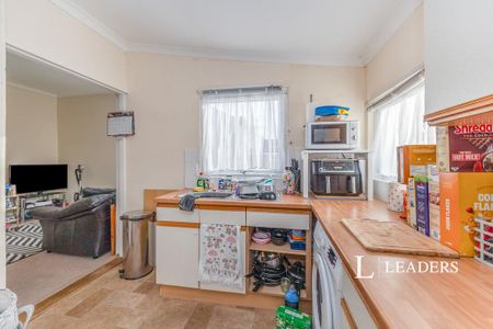 2 bedroom flat to rent - Photo 4