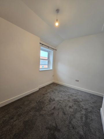 2 bedroom end terraced house - Photo 3