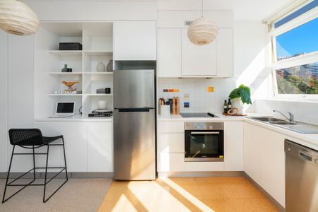 Furnished Sun-Bathed Studio With Uninterrupted Harbour & Bridge Views - Photo 5