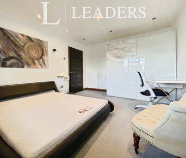 4 bedroom detached to rent Powers Hall End, Witham - Photo 3
