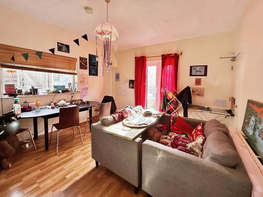 3 bedroom end of terrace house to rent - Photo 1