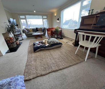 3 bedroom detached bungalow to rent - Photo 1