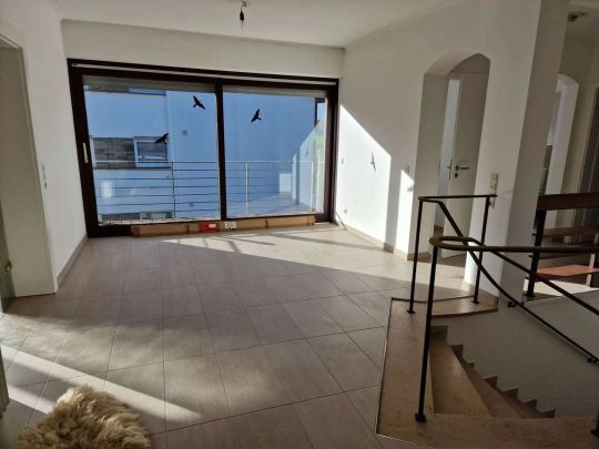 Zentral gelegene 4 Zimmerwohnung mit Einbauküche - Photo 1