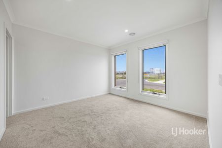 35 Portulaca Avenue, Manor Lakes VIC, Belconnen - Photo 3