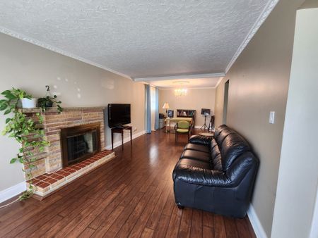 For Lease - 390 Gibbons Street Unit# Main, Oshawa, Ontario - Photo 4