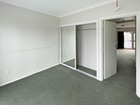 Convenient Terrace Living - Photo 5