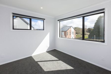 8 Reakes Crescent, Wallaceville, Upper Hutt - Photo 2