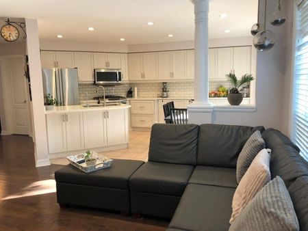 For Lease - 3919 Arvona Place, Mississauga, Ontario - Photo 2