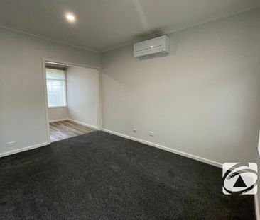 COSY 1 BEDROOM UNIT CLOSE TO SHOPS AND TRANSPORT - Photo 3