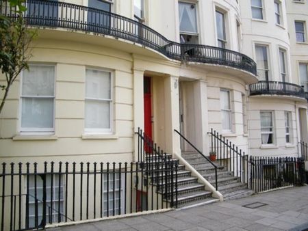 3 Bed Flat, Hove, BN3 - Photo 5