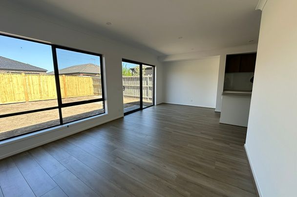 22 Marathon Way, Narre Warren South VIC - Photo 1