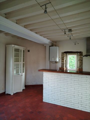 ARGANCHY, Maison ancienne comprenant cuisine avec coin repas, séjour avec cheminée, salle de bains, un grand p - Photo 5