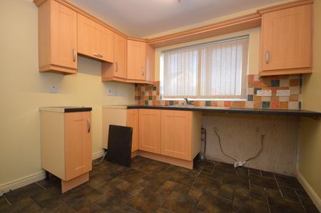 5 Bed Semi-detached House - Photo 5