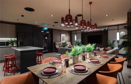 42nd Floor Fully Furnished Three Double Bedroom Apartment with unrivalled facilities in the Exclusive Cortland Development, Colliers Yard. - Photo 3