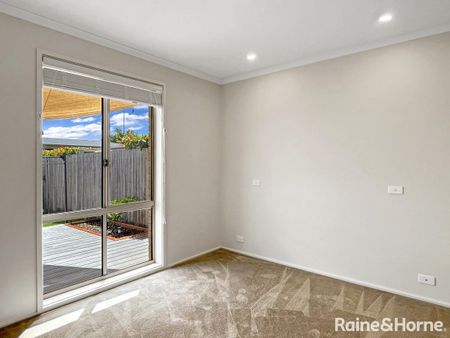 Cozy Oasis 2 Bedroom Townhouse In The Heart Of Gungahlin - Photo 5