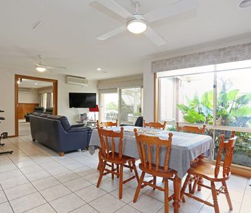 Large Family Home in a Quiet Court Location - Photo 3