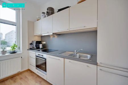 Pronájem slunného bytu 2+1 s balkonem, šatnou a sklepem | Rooseveltova, Olomouc - Photo 3