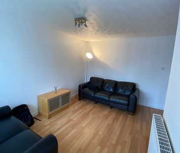 1 Bed Semi-Detached House, Craigmount Brae, EH12 - Photo 2