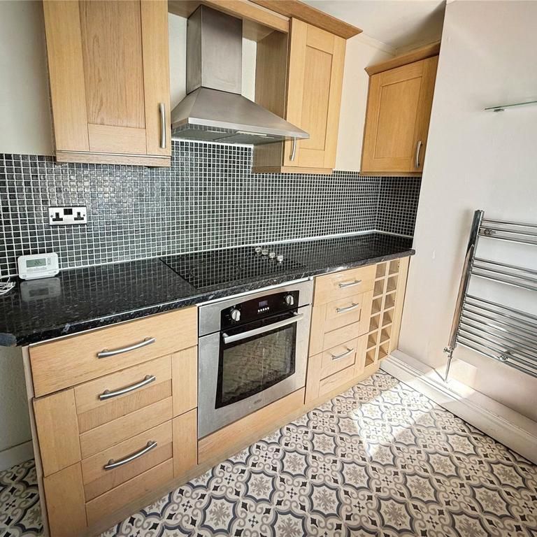 2 bedroom terraced house to rent - Photo 1