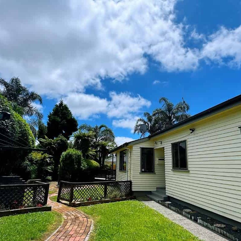 Stunning Four Bedroom In Sought After Chartwell - Photo 1