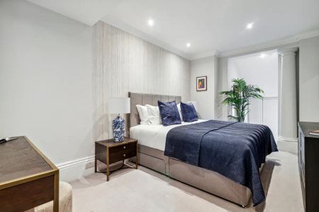 3 bedroom flat in London - Photo 3