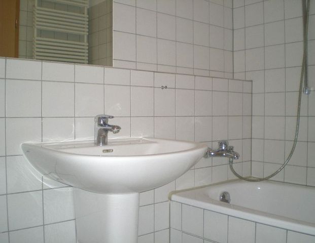 Saargemünder Str. 24-40, WE 05, Freundliche, helle 2-Zimmer-Wohnung mit Wintergarten und EBK - Foto 1