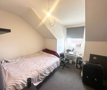 Station Terrace (room 6), Bramley, Leeds - Photo 3