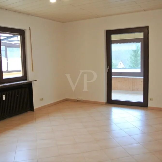 Attraktive Erdgeschosswohnung (3ZKB) mit EBK, Wintergarten & Garage im Stadtteil Oberstein !!! - Photo 1