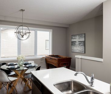 For Lease - 2144 Meadowgate Boulevard, London South, Ontario - Photo 3