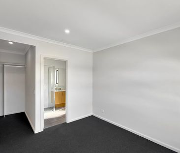 🏡 Brand New 4-Bedroom House in Wallan - $375pw - Photo 4