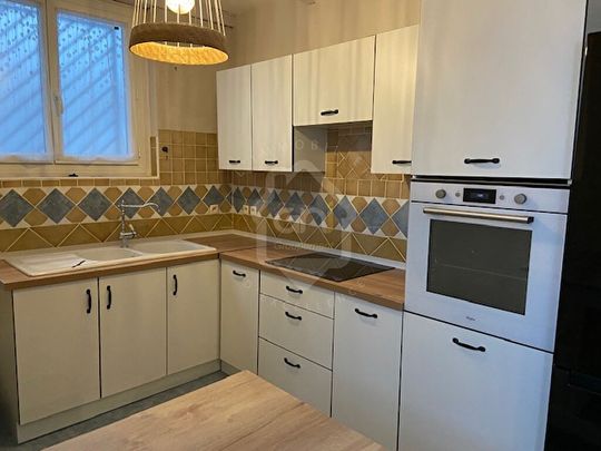 A LOUER - APPARTEMENT MEUBLE - CARPENTRAS, - Photo 1
