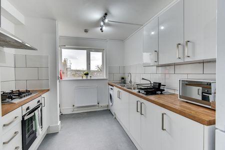 Room in a Shared House, The Crestway, BN1 - Photo 4