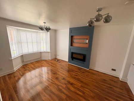 4 bedroom detached house to rent - Photo 2