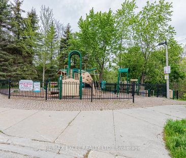 Detached Home For Lease | N9256054 - Photo 2