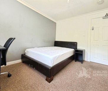 Applegarth Avenue, Guildford, Surrey, GU2 8LX - Photo 4