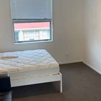 Modern Studio Close to Uni - Photo 1