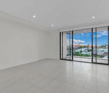 506/8 Dickens St, Spring Hill, Qld 4000 - Photo 2