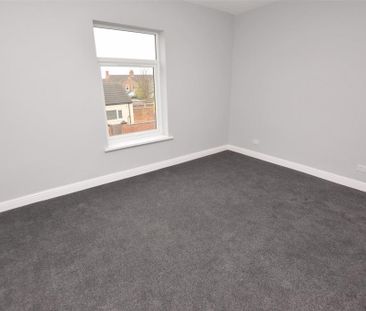 3 bedroom flat to rent - Photo 3