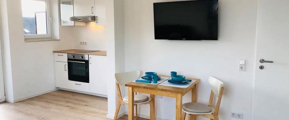 VOLLMÖBLIERT! Kernsanierte Einzimmerwohnung mit Südbalkon - Photo 1