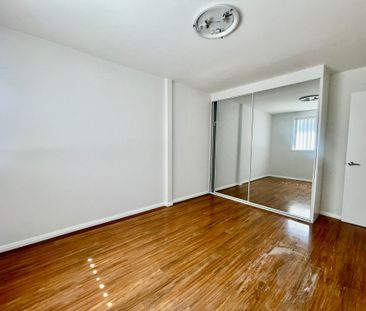 Spacious 5-Bedroom Home - Perfect for Families - Photo 5