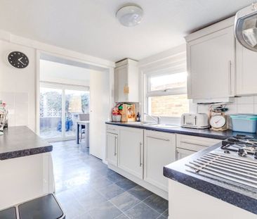 A lovely two bedroom cottage located in the popular Little Chelsea ... - Photo 4