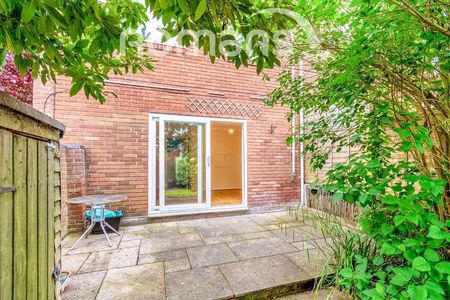 May Tree Close, Winchester, SO22 - Photo 4