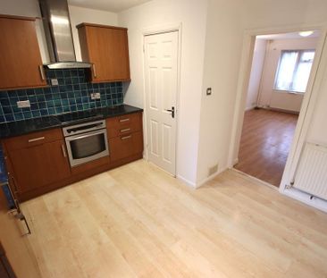 2 bedroom end of terrace house to rent - Photo 4
