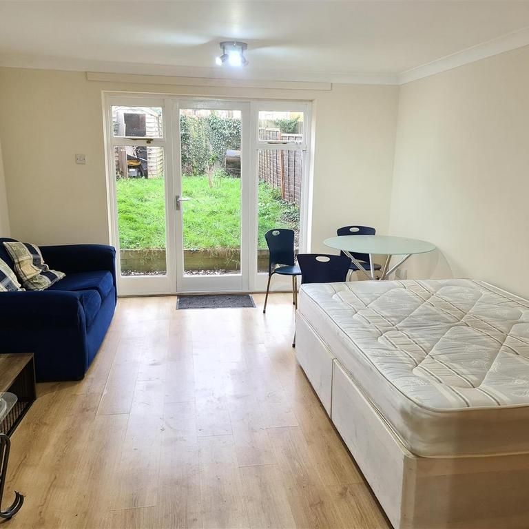 4 bedroom terraced house to rent - Photo 1