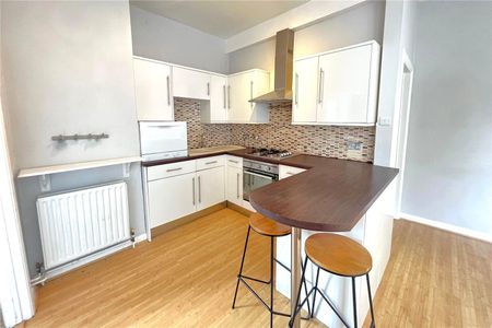 The Crescent, Farnham, Surrey, GU9 - Photo 4