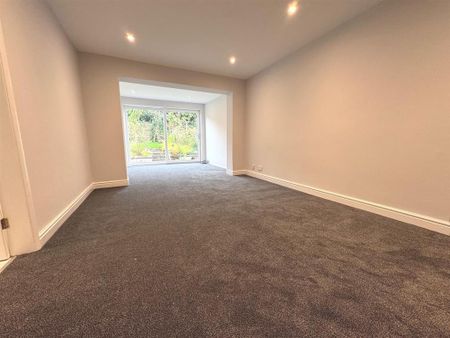 3 bedroom detached bungalow to rent - Photo 2