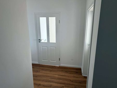 Erstbezug nach Sanierung! Großzügige 3-Zimmer-Wohnung zu vermieten! - Photo 3