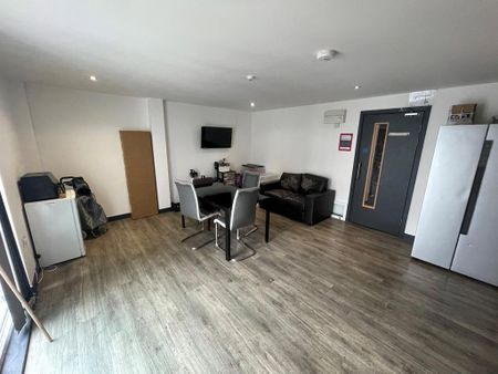 1 bedroom in a house share to rent - Photo 2